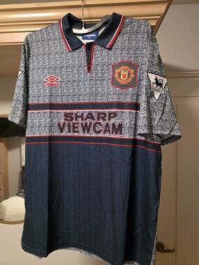 Umbro Manchester United Navy & White Retro Football Shirt - 95/96 Away Kit